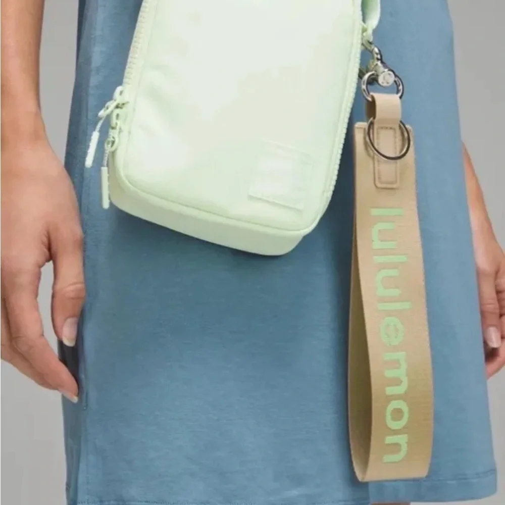 Lululemon Never Lost Keychain Trench / Pistachio BRAND NEW